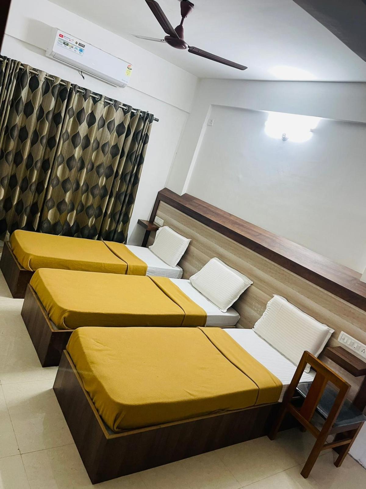 B Six Hotel Bangalore Bagian luar foto