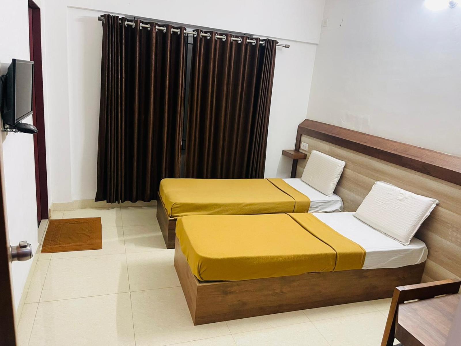 B Six Hotel Bangalore Bagian luar foto