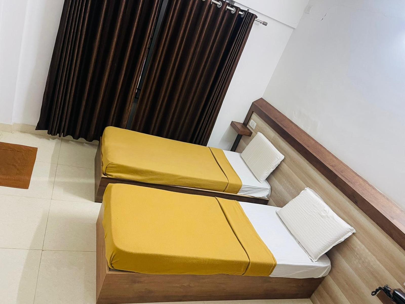 B Six Hotel Bangalore Bagian luar foto