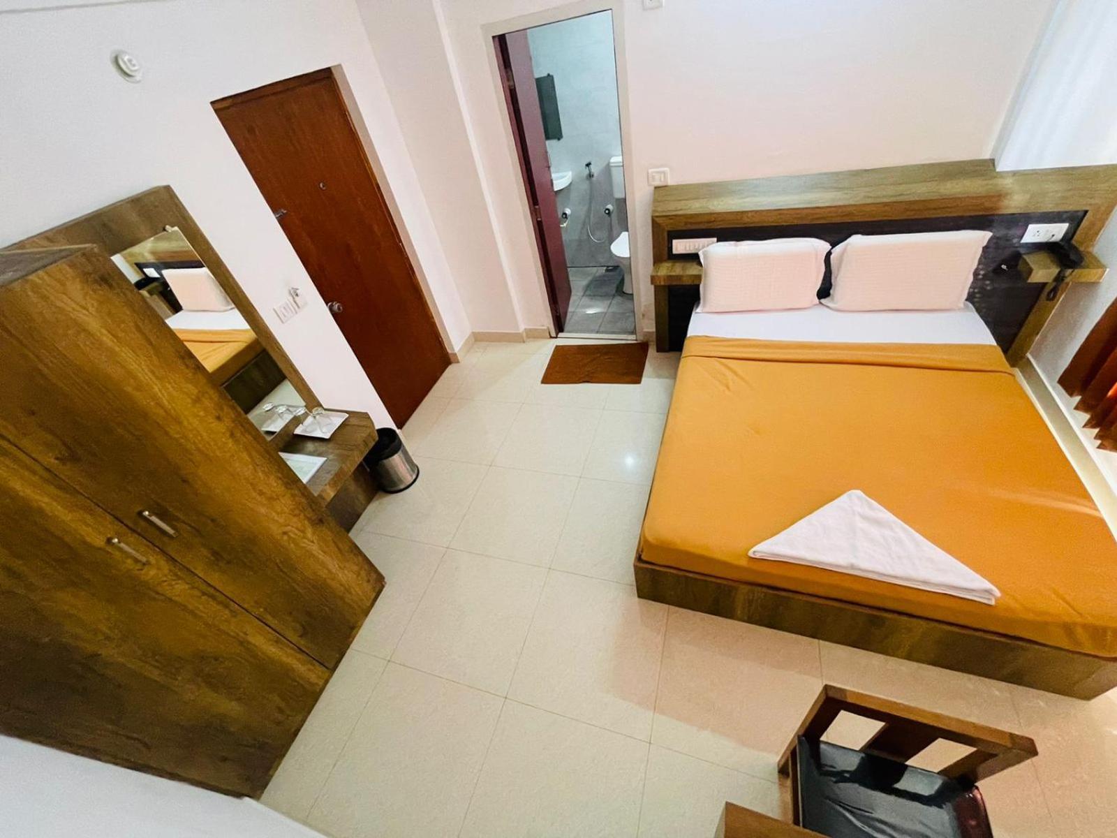 B Six Hotel Bangalore Bagian luar foto