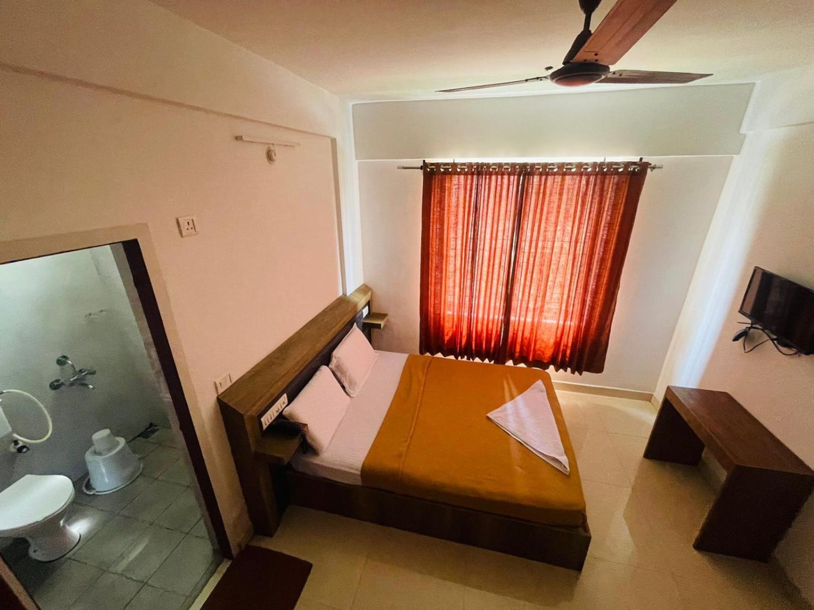 B Six Hotel Bangalore Bagian luar foto