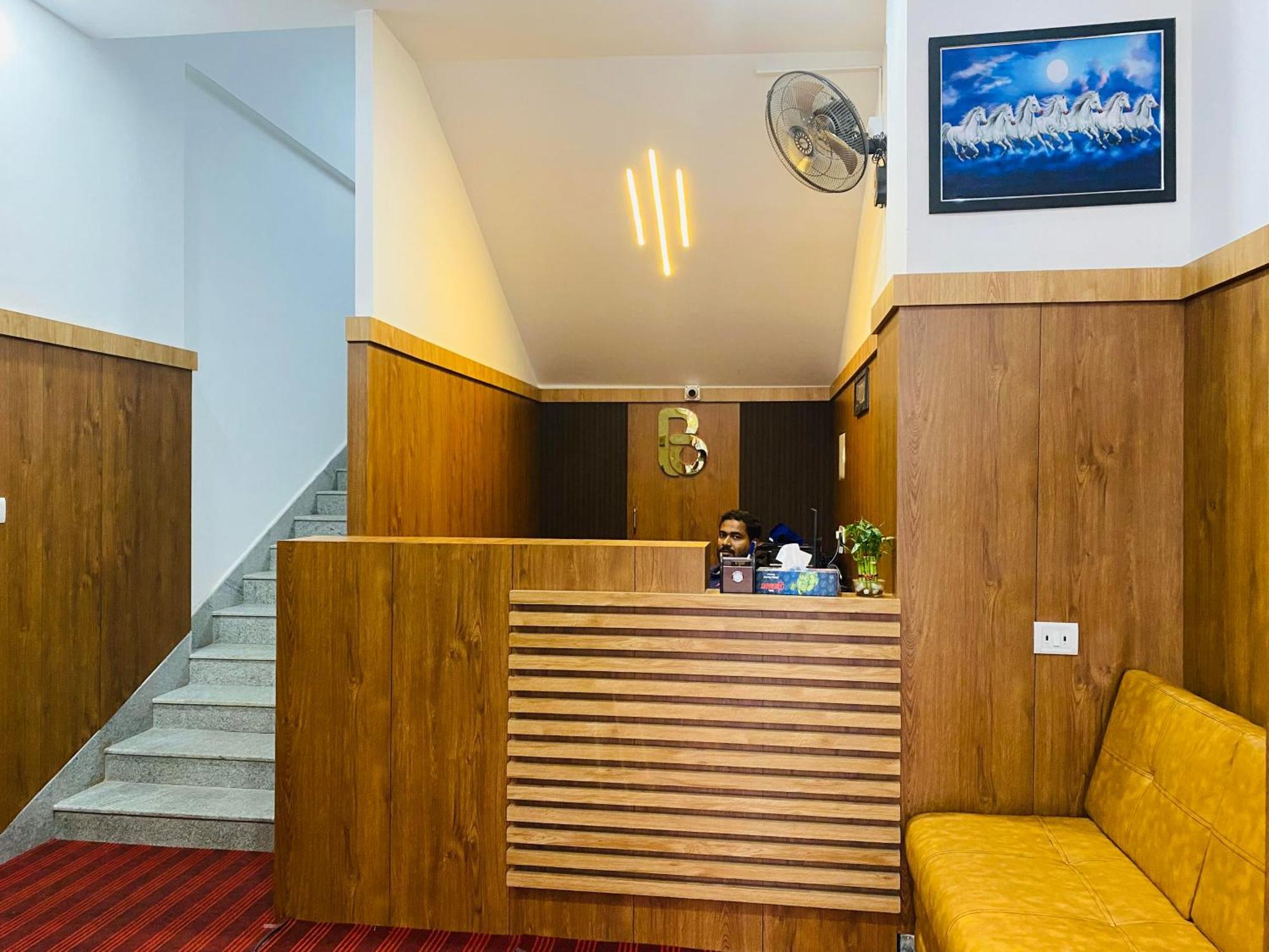 B Six Hotel Bangalore Bagian luar foto