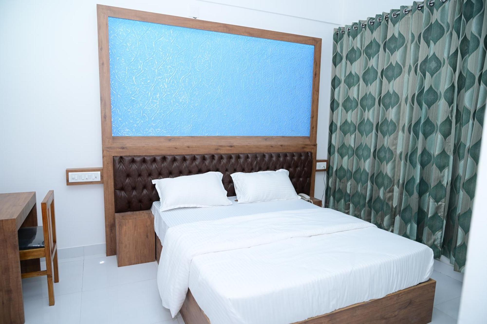 B Six Hotel Bangalore Bagian luar foto