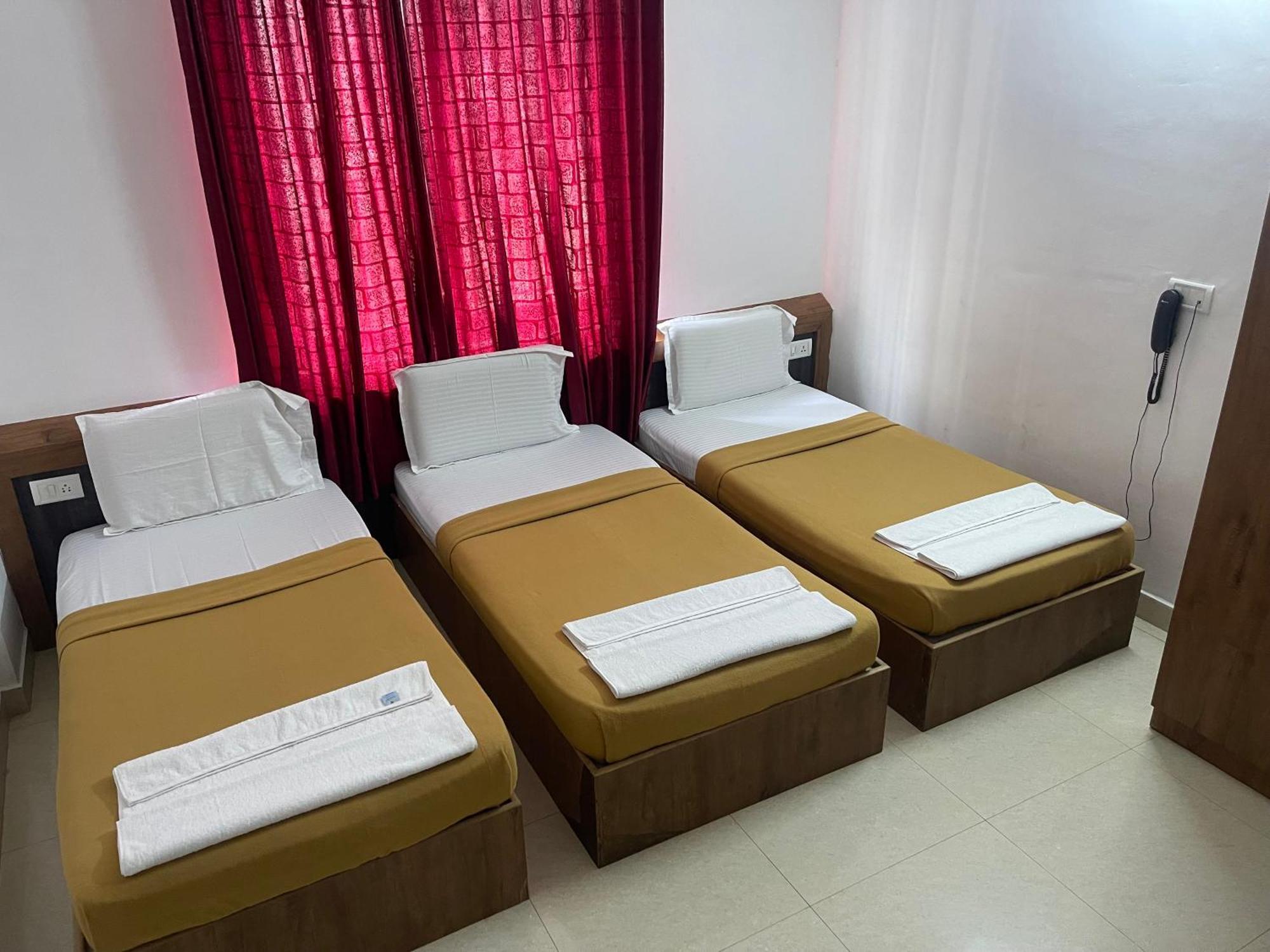 B Six Hotel Bangalore Bagian luar foto