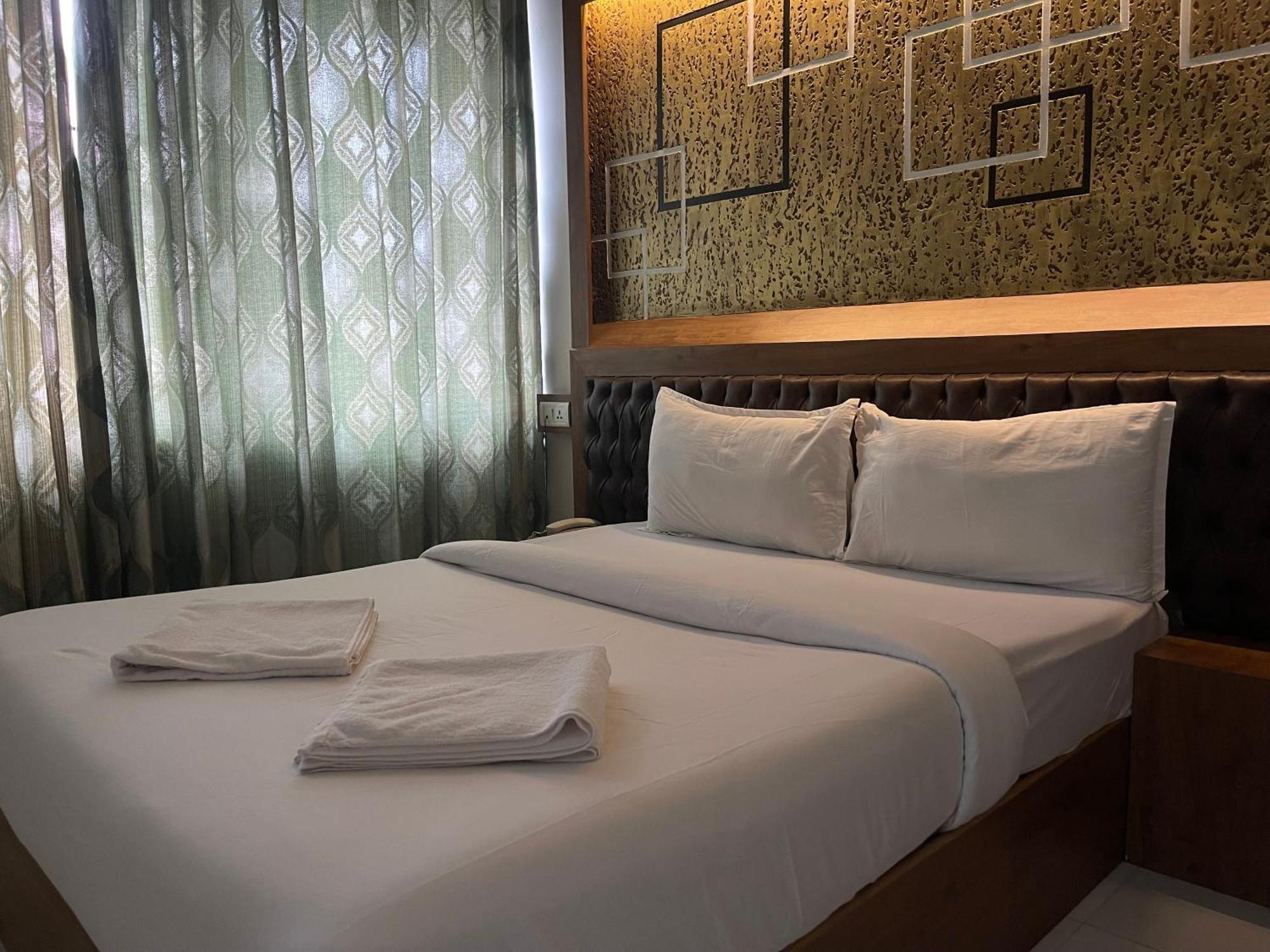 B Six Hotel Bangalore Bagian luar foto