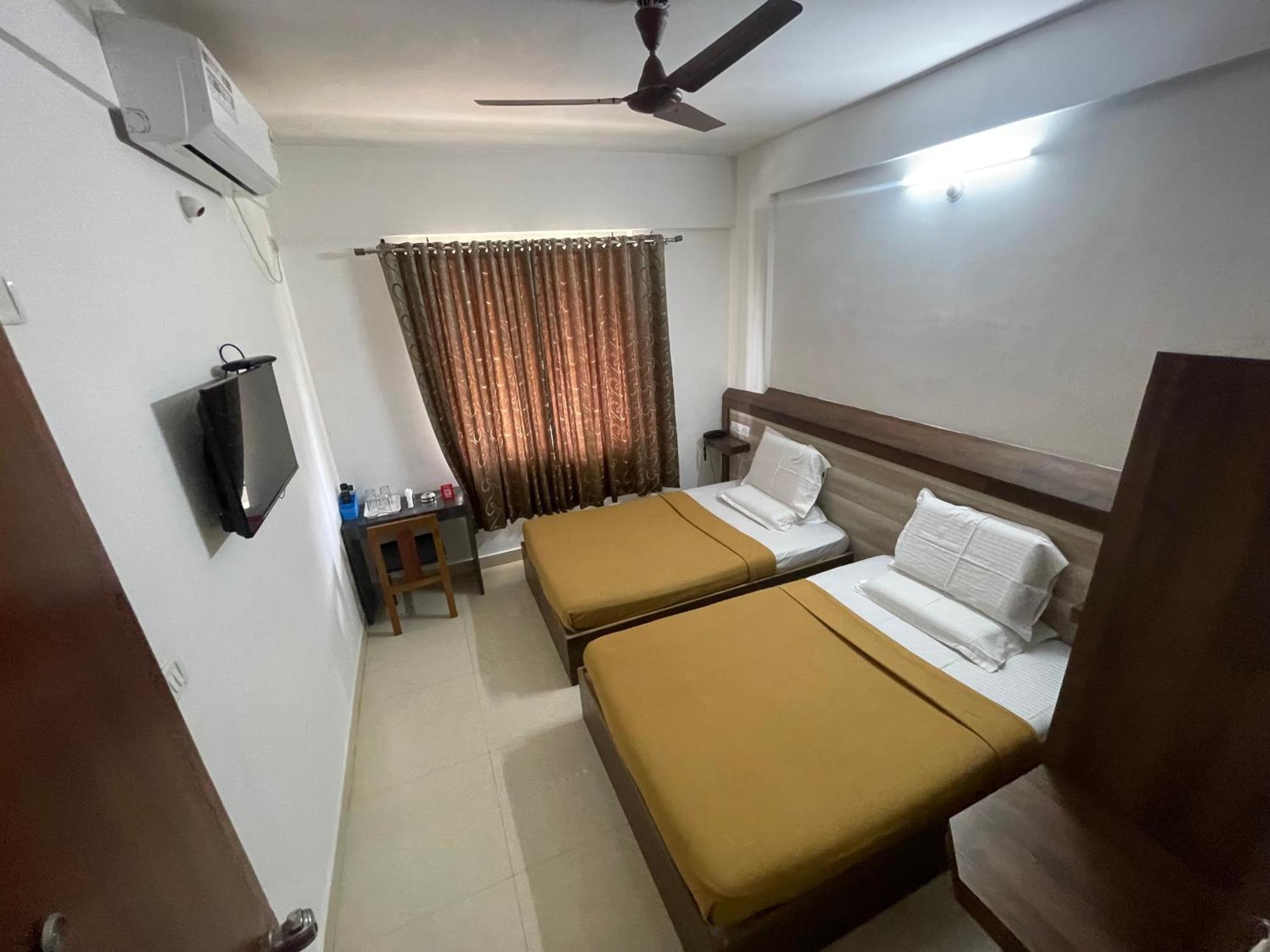 B Six Hotel Bangalore Bagian luar foto