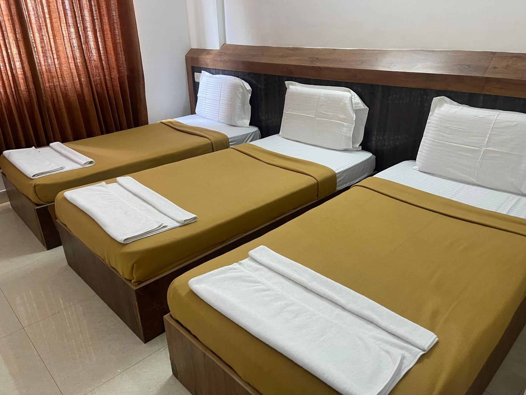 B Six Hotel Bangalore Bagian luar foto