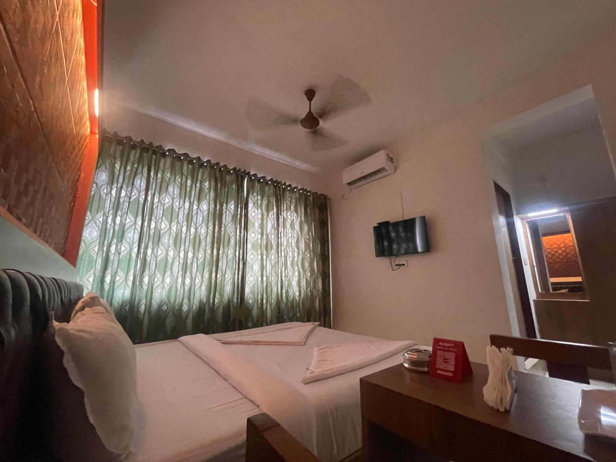 B Six Hotel Bangalore Bagian luar foto